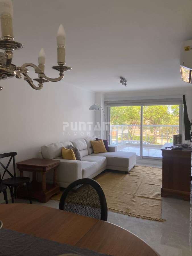 DEPARTAMENTO EN EDIFICIO DE GRAN CATEGORIA   -