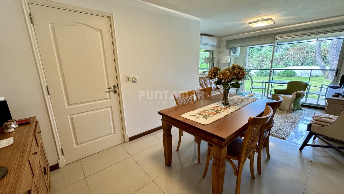 HERMOSO APARTAMENTO DE 2 DORMITORIOS A UNA CUADRA DE LA PLAYA EN RINCON DEL INDIO  -