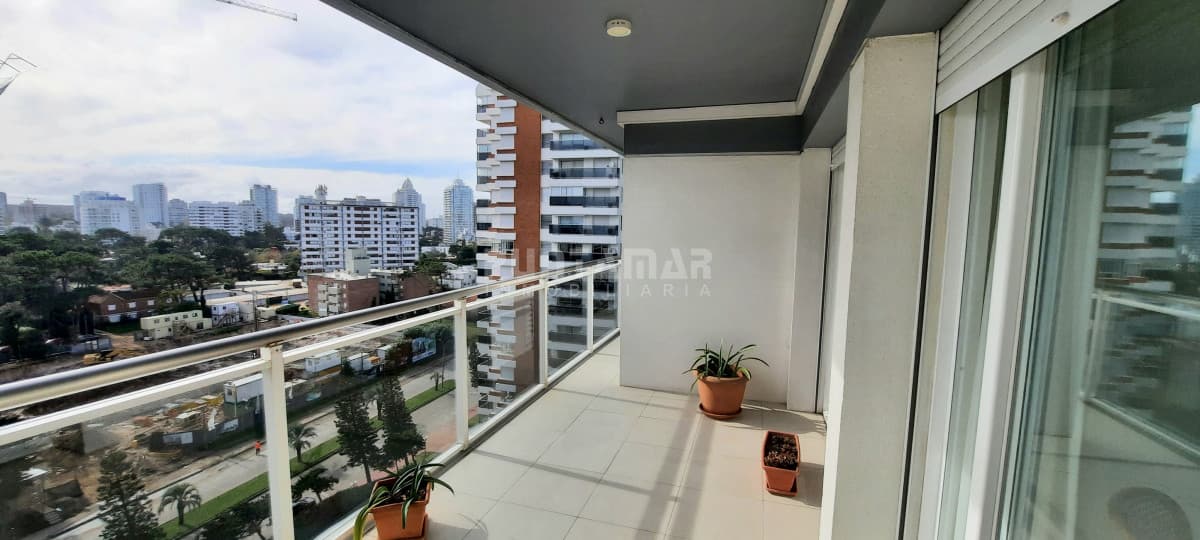 DEPARTAMENTO DE 2 DORMITORIOS CON PARRILLA EN LA BRAVA  -