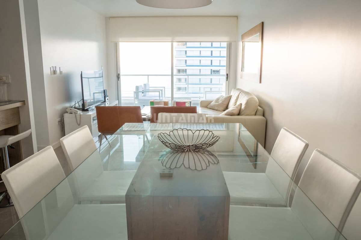 EXCLUSIVO APARTAMENTO DE 2 DORMITORIOS CON TERRAZA, PARRILLERO Y JACUZZI PROPIOS  -