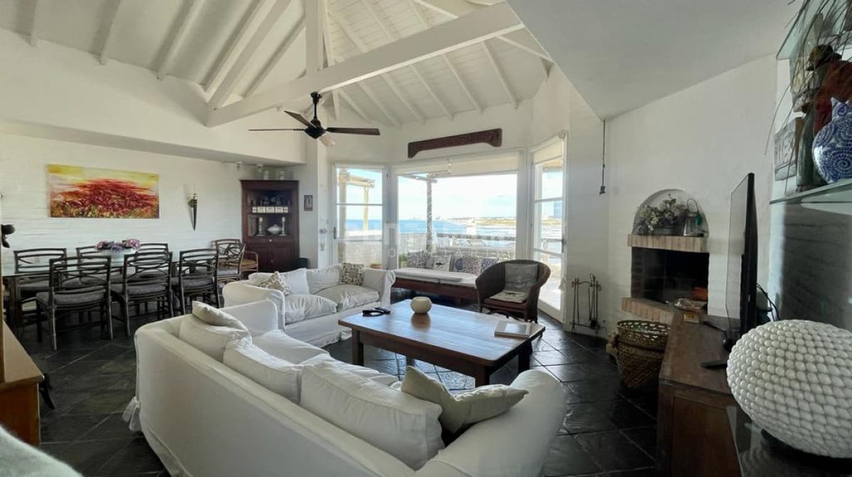 ALQUILER ESPECTACULAR TRIPLEX SOBRE LA PLAYA POSTA DEL CANGREJO   -