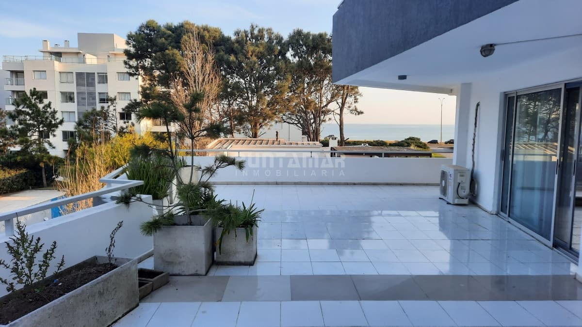 Apartamento ID.212989 - VENTA DEPARTAMENTO DE 3 DORMITORIOS FRENTE A LA MANSA