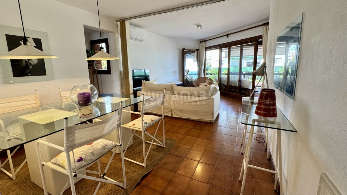 ALQUILER HERMOSO APARTAMENTO CON VISTA AL MAR EN PUNTA DEL ESTE  -