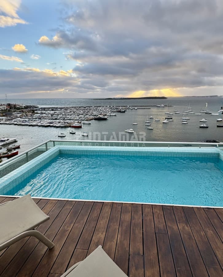 Apartamento ID.213900 - EXCELENTE PENTHOUSE EN EL PUERTO DE PUNTA DEL ESTE.