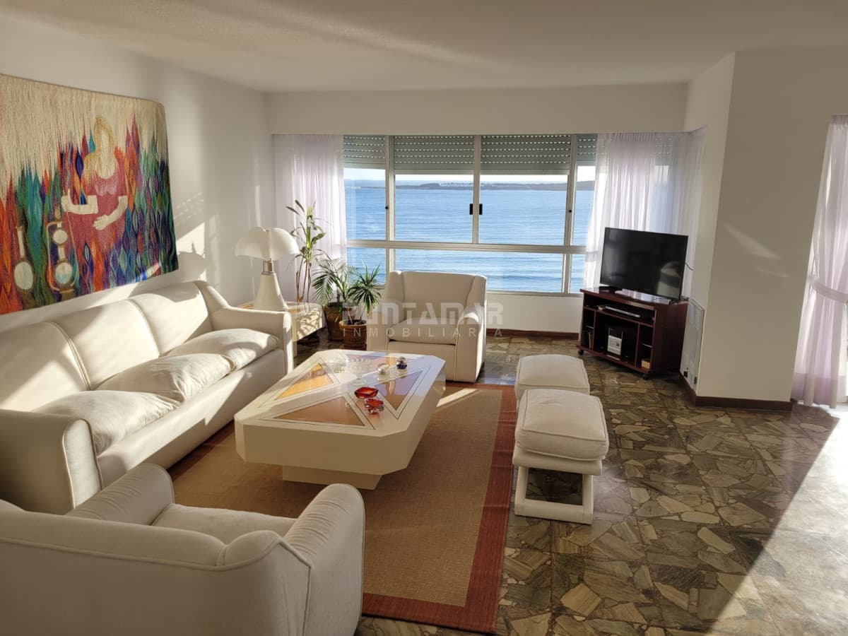 APARTAMENTO FRENTE AL MAR EN PLAYA MANSA, PISO ALTO CON TERRAZA AL FRENTE Y UNA VISTA INCREIBLE.  -