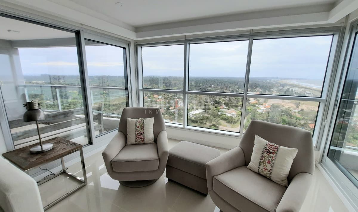 APARTAMENTO EN EDIFICIO DE CATEGORIA CON VISTA AL MAR  -