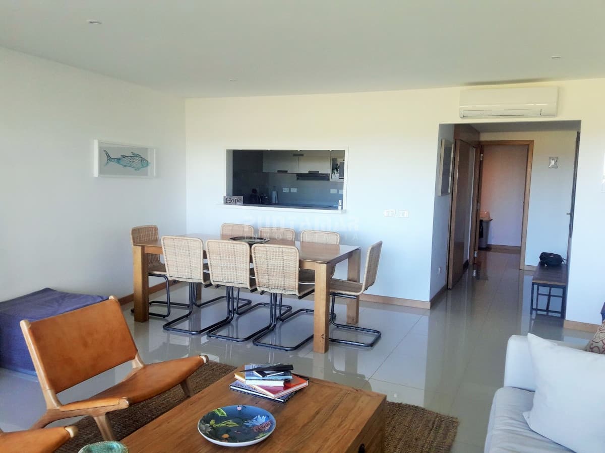 DIVINO APARTAMENTO FRENTE AL MAR , TRES SUITE CON SALIDA A TERRAZA PROPIA , AMPLIO LIVING COMEDOR, AMENITIS MUY COMPLETOS OFRECE EL EDIFICIO.  -