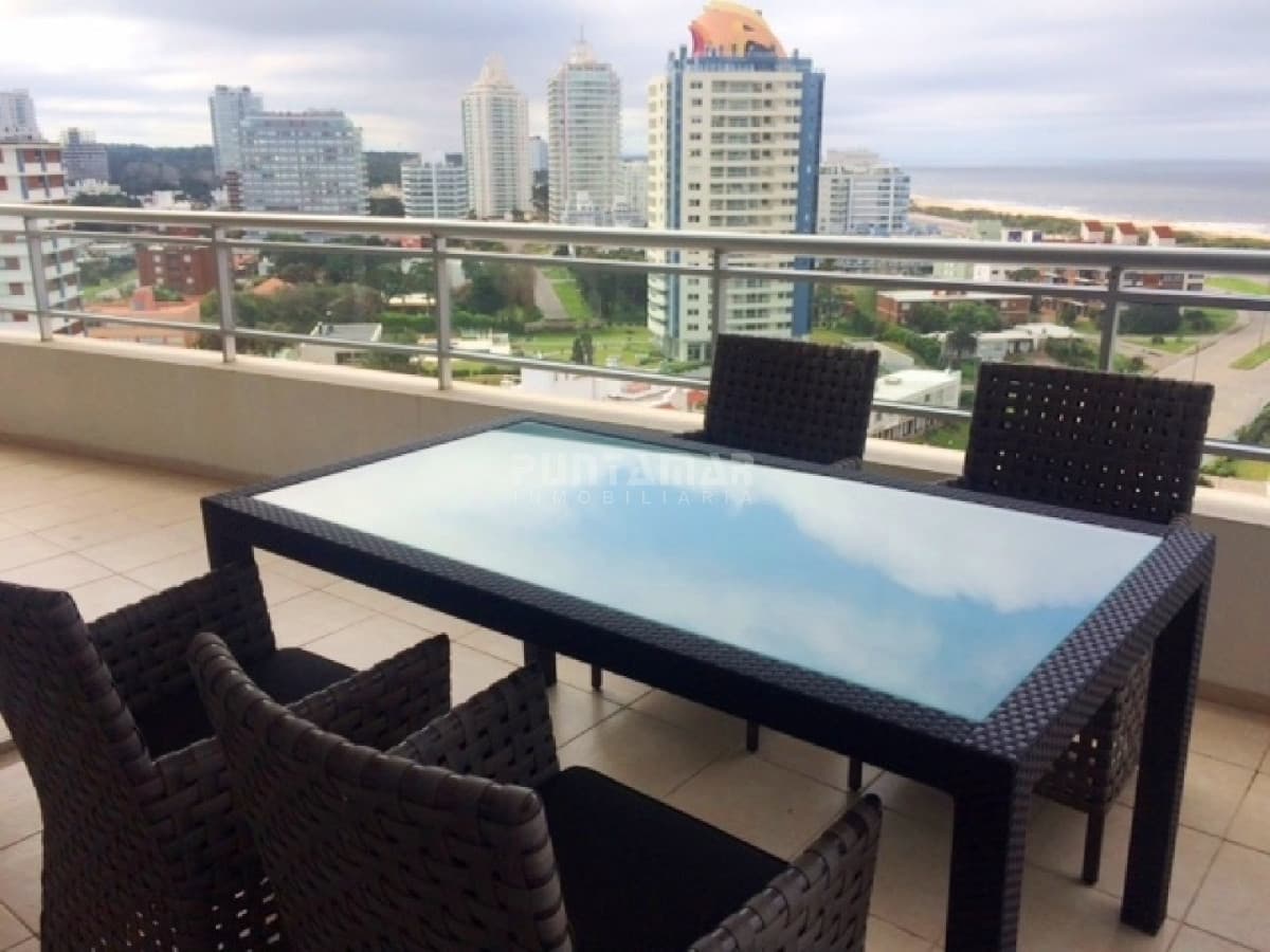 ALQUILER DEPARTAMENTO 3 DORMITORIOS EN PUNTA DEL ESTE  -