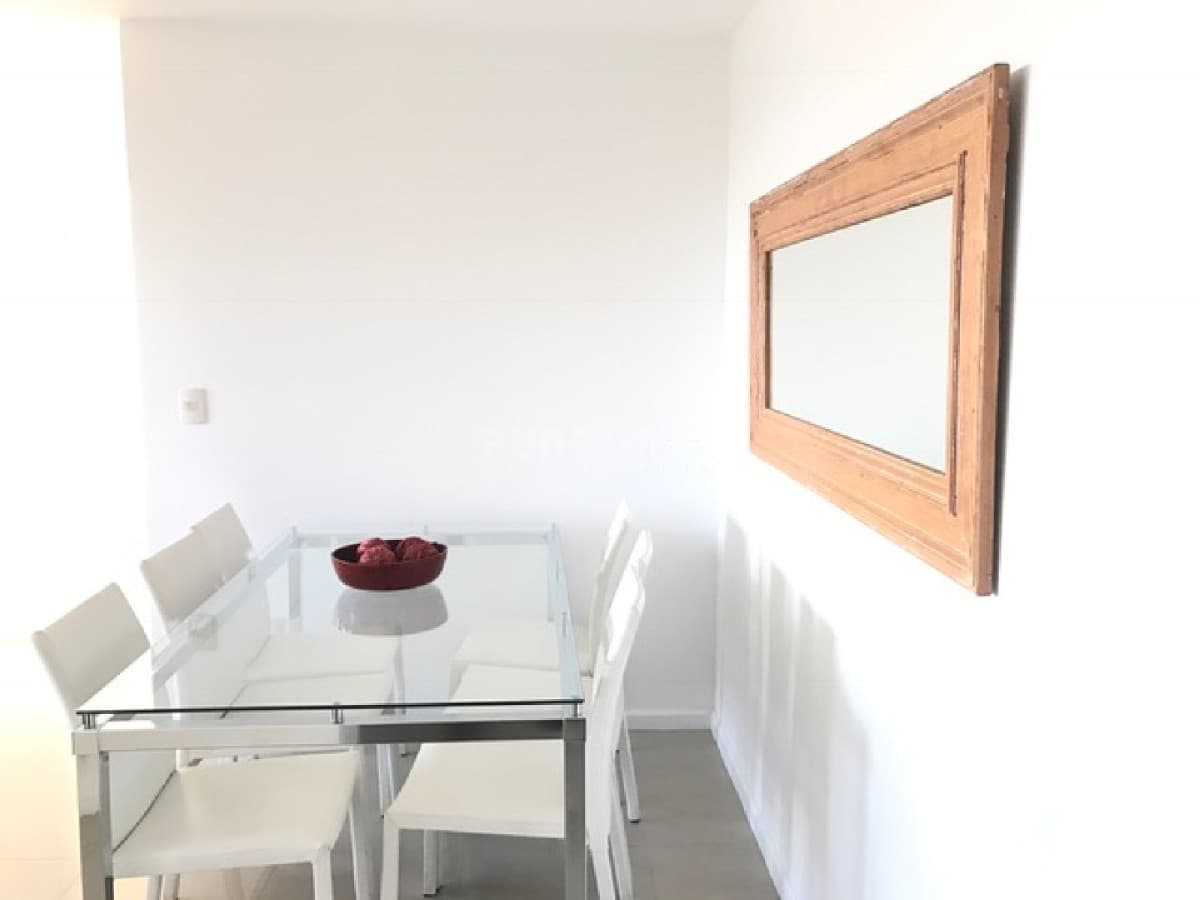 Departamento 2 dormitorios en alquiler. Balcón y garage. Amenities, Piso alto con balcón y vista. Piscina  -