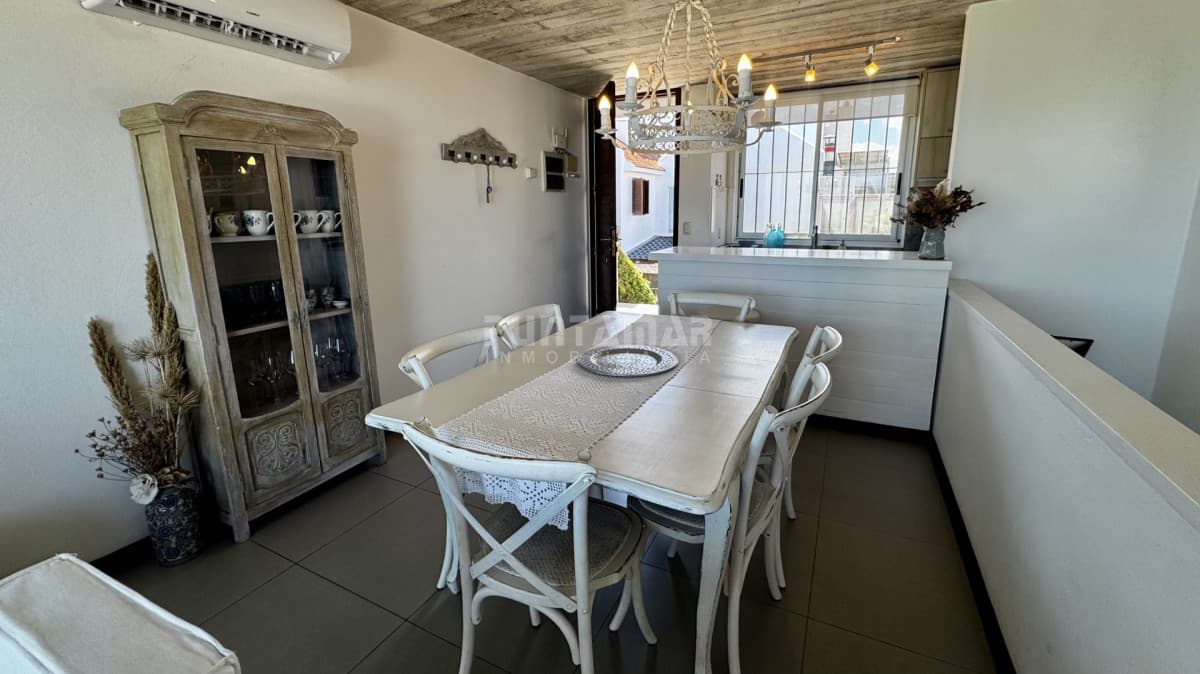 ALQUILER HERMOSO TRIPLEX CON VISTA AL MAR EN LA BARRA  -