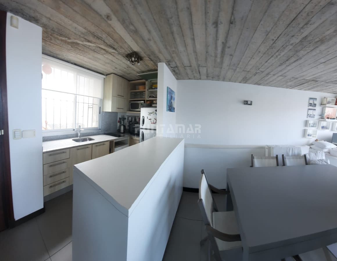 APARTAMENTO DE 4 DORMITORIOS CON INCREIBLES VISTAS AL MAR  -