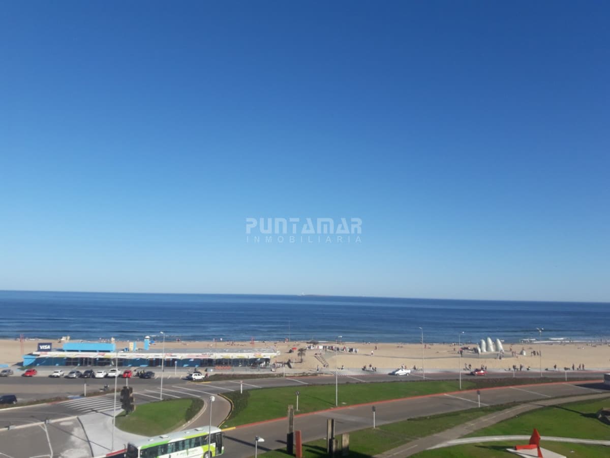 Apartamento ID.210213 - IMPORTANTE DEPARTAMENTO DE 3 DORMITORIOS EN SUITE CON VISTA AL MAR EN EDIFICIO DE GRAN CATEGORIA