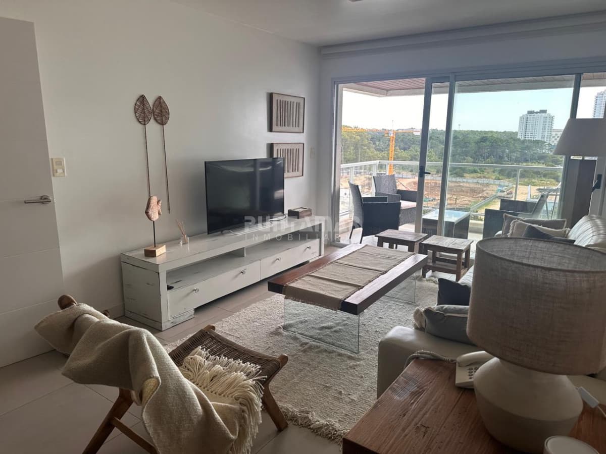 EXCLUSIVO APARTAMENTO DE 2 DORMITORIOS CON TERRAZA, PARRILLERO Y JACUZZI PROPIOS  -