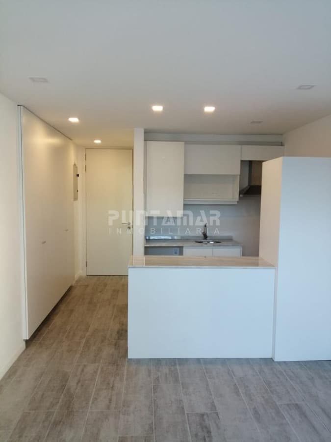 Apartamento ID.212275 - VENTA DE MONOAMBIENTE CON GARAGE EN PUNTA CARRETAS A PASOS DEL MAR