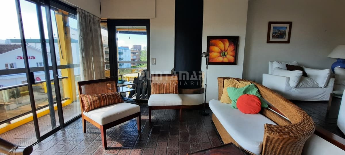 APARTAMENTO DE 3 DORMITORIOS EN LA PENÍNSULA CON BALCON AL FRENTE Y VISTA AL MAR  -