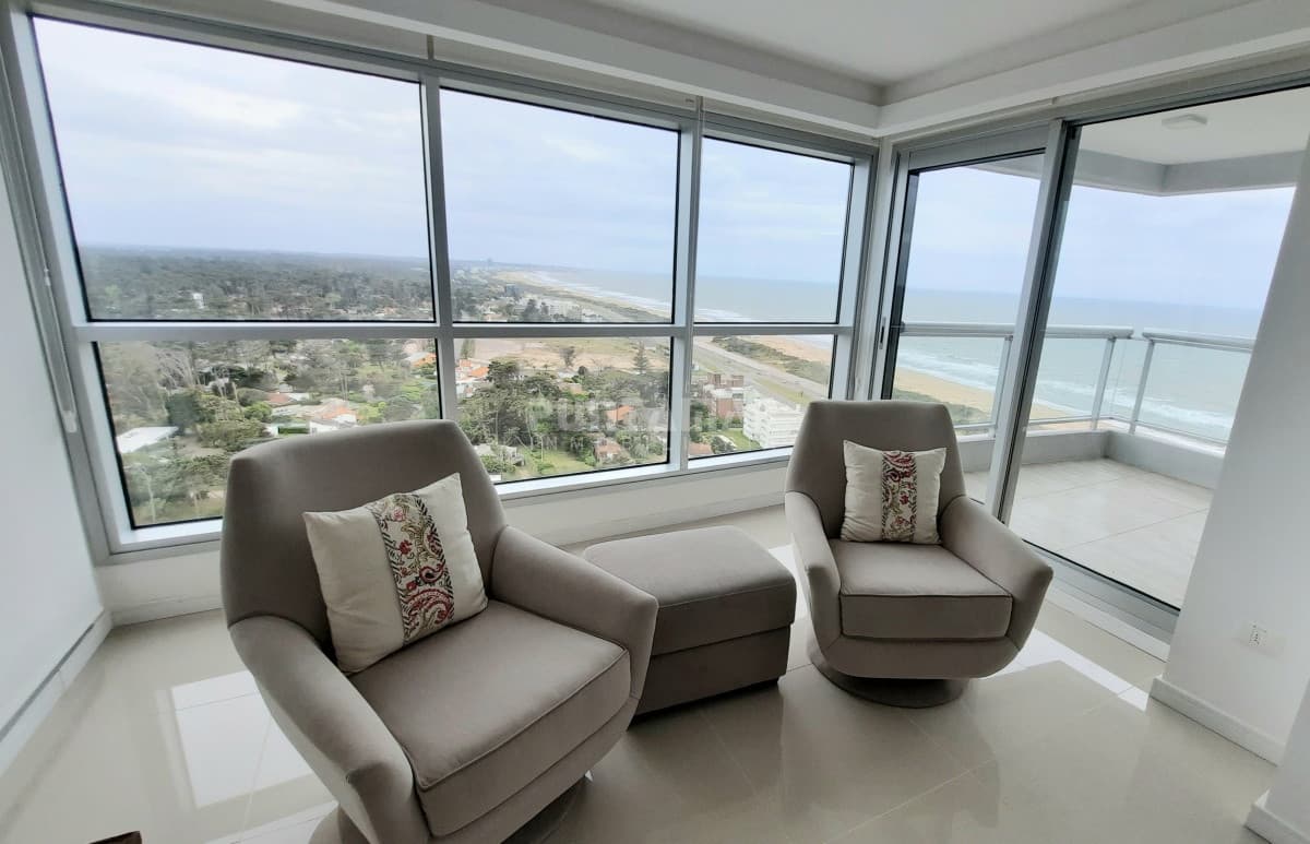 APARTAMENTO EN EDIFICIO DE CATEGORIA CON VISTA AL MAR  -