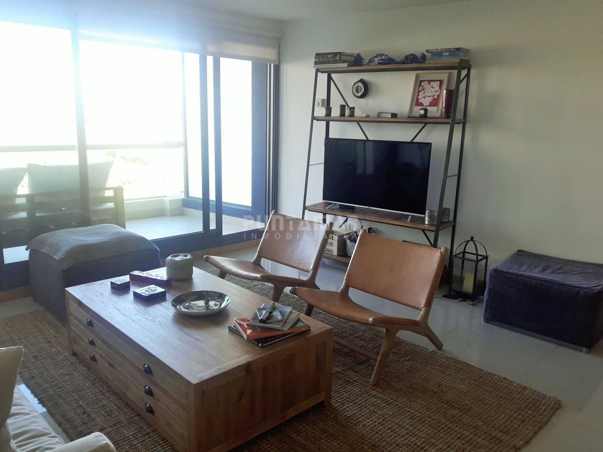 DIVINO APARTAMENTO FRENTE AL MAR , TRES SUITE CON SALIDA A TERRAZA PROPIA , AMPLIO LIVING COMEDOR, AMENITIS MUY COMPLETOS OFRECE EL EDIFICIO.  -