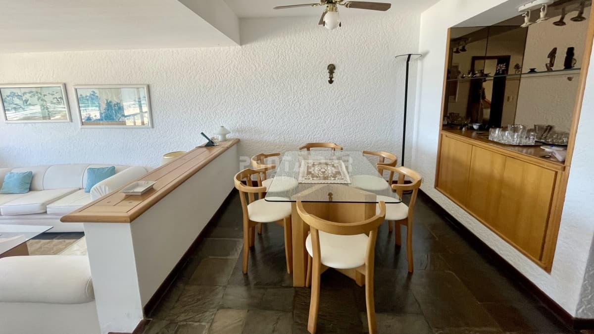 MUY LINDO APARTAMENTO DE UN DORMITORIO PRIMERA LINEA AL MAR   -