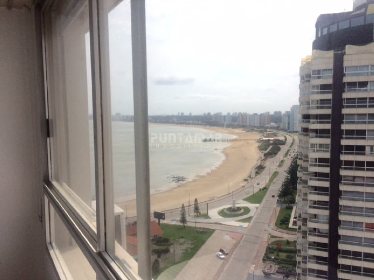 DEPARTAMENTO DE 3 DORMITORIOS EN PISO 18 CON EXCELENTES VISTAS   -