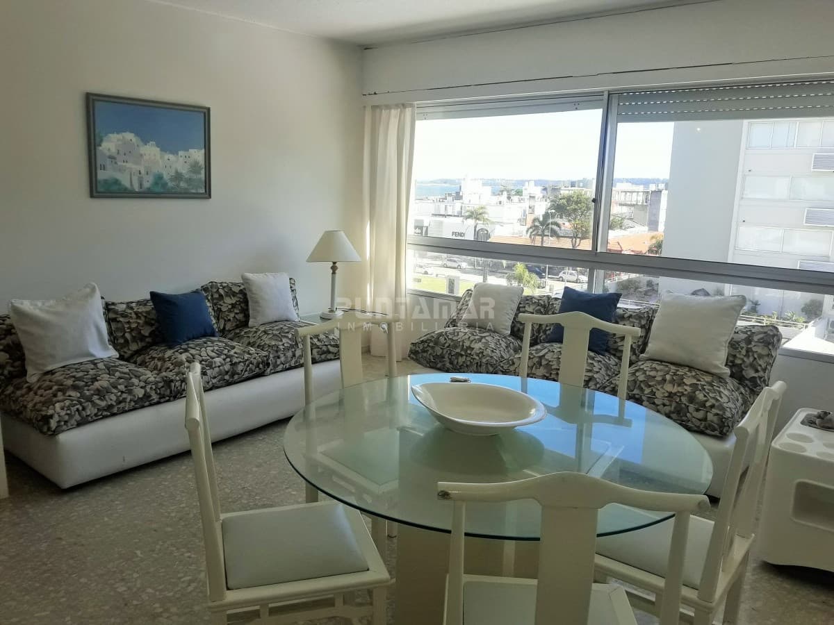 Apartamento ID.1409 - TORRE UBICADA EN PENÍNSULA, AMPLIO LIVING COMEDOR , SON TRES DORMITORIOS, DOS BAÑOS, COCINA Y GARAGE