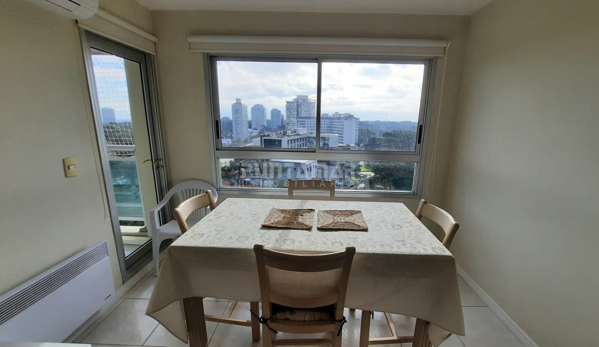 DEPARTAMENTO DE 2 DORMITORIOS EN PISO ALTO DE MUY BUEN EDIFICIO  -