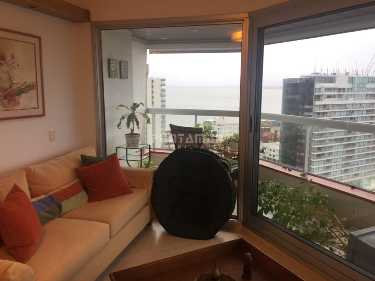DEPARTAMENTO EN EDIFICIO DE GRAN CATEGORIA EN LA MANSA  -
