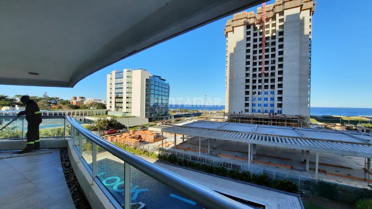 DEPARTAMENTO DE 3 DORMITORIOS EN EDIFICIO DE CATEGORIA   -