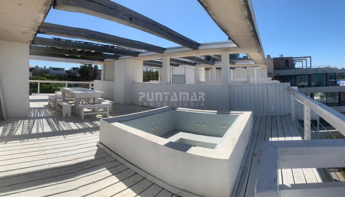 APARTAMENTO EN MANANTIALES DOS DORMITORIOS CON GRAN TERRAZA PROPIA  -