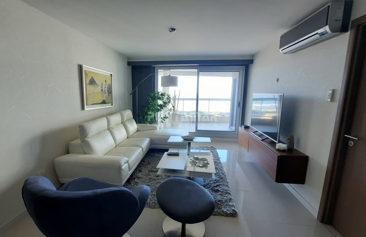 APARTAMENTO DE CATEGORIA, EDIFICIO LOOK BRAVA, DE 3 DORMITORIOS  -