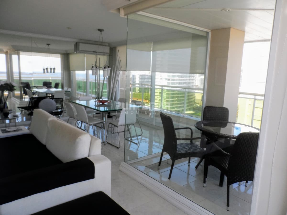 DEPARTAMENTO EN EDIFICIO DE GRAN CATEGORIA EN LA MANSA  -