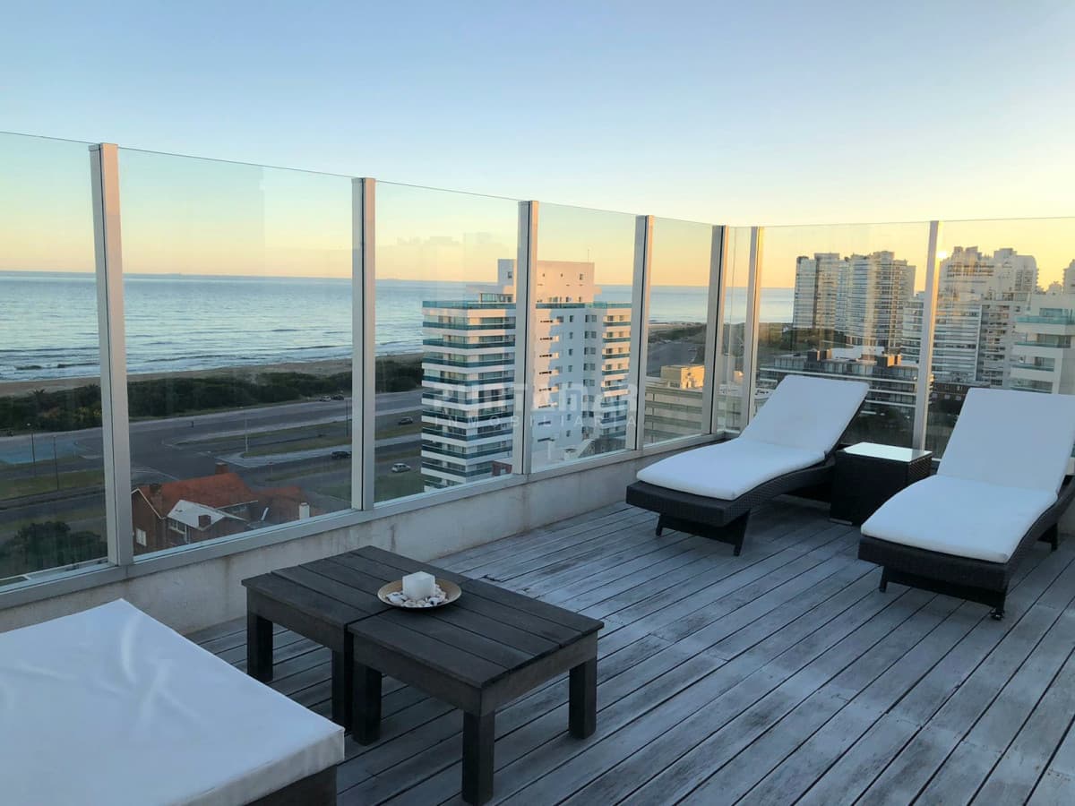 EXCLUSIVO DEPARTAMENTO DE 2 DORMITORIOS CON TERRAZA, PARRILLERO Y JACUZZI PROPIOS  -