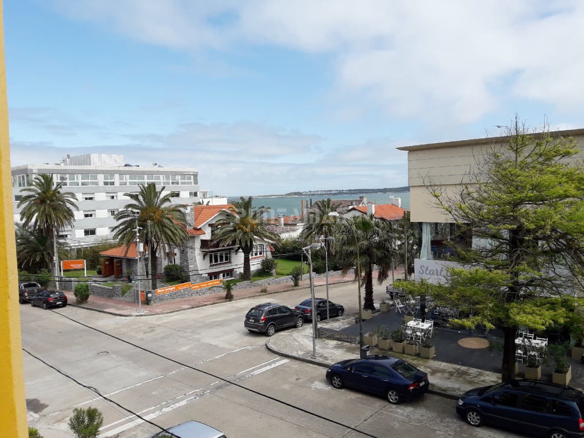 APARTAMENTO DE 3 DORMITORIOS EN LA PENÍNSULA CON BALCON AL FRENTE Y VISTA AL MAR  -