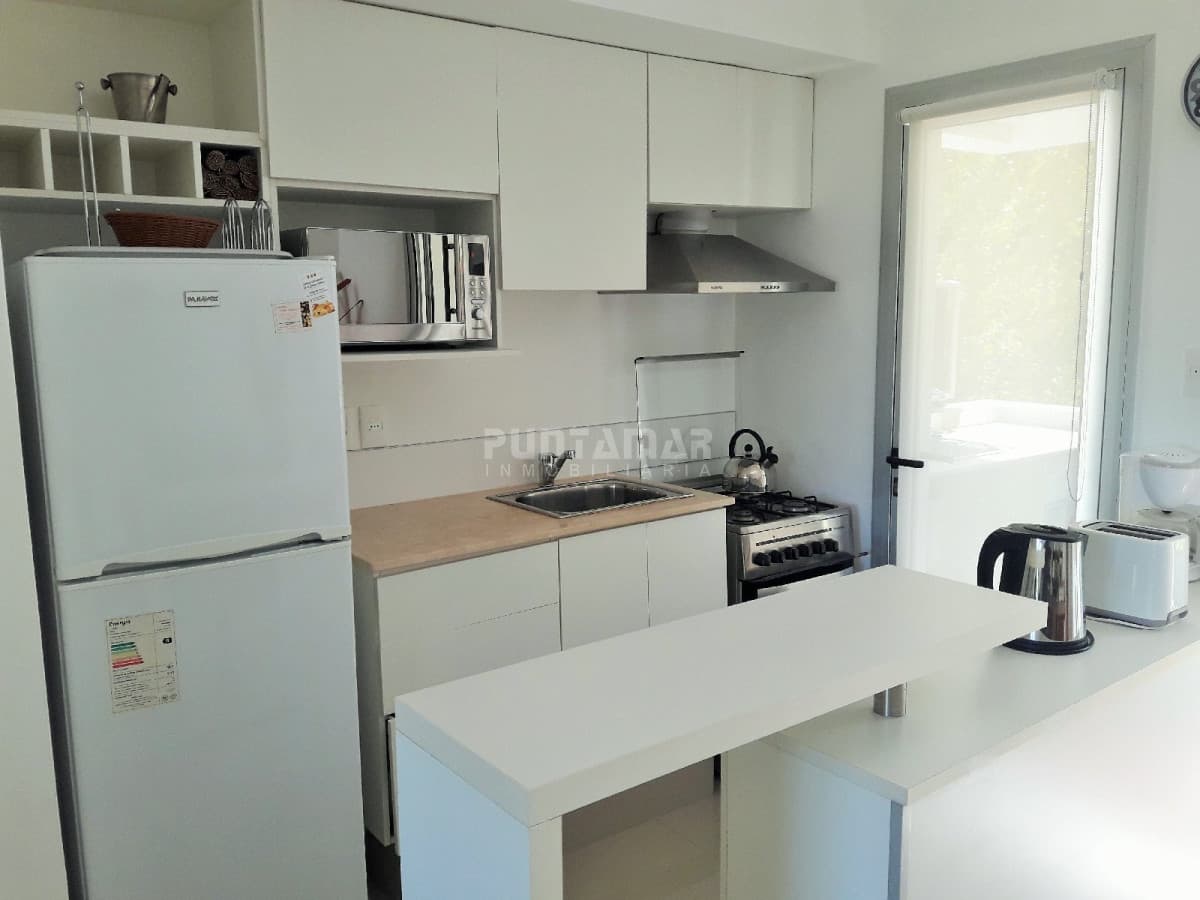 CONFORTABLE APARTAMENTO DE DOS DORMITORIOS  CON PARRILLERO PROPIO  -