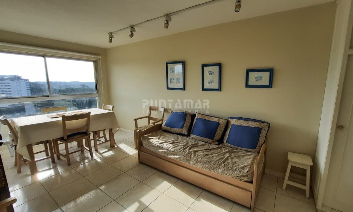 DEPARTAMENTO DE 2 DORMITORIOS EN PISO ALTO DE MUY BUEN EDIFICIO  -