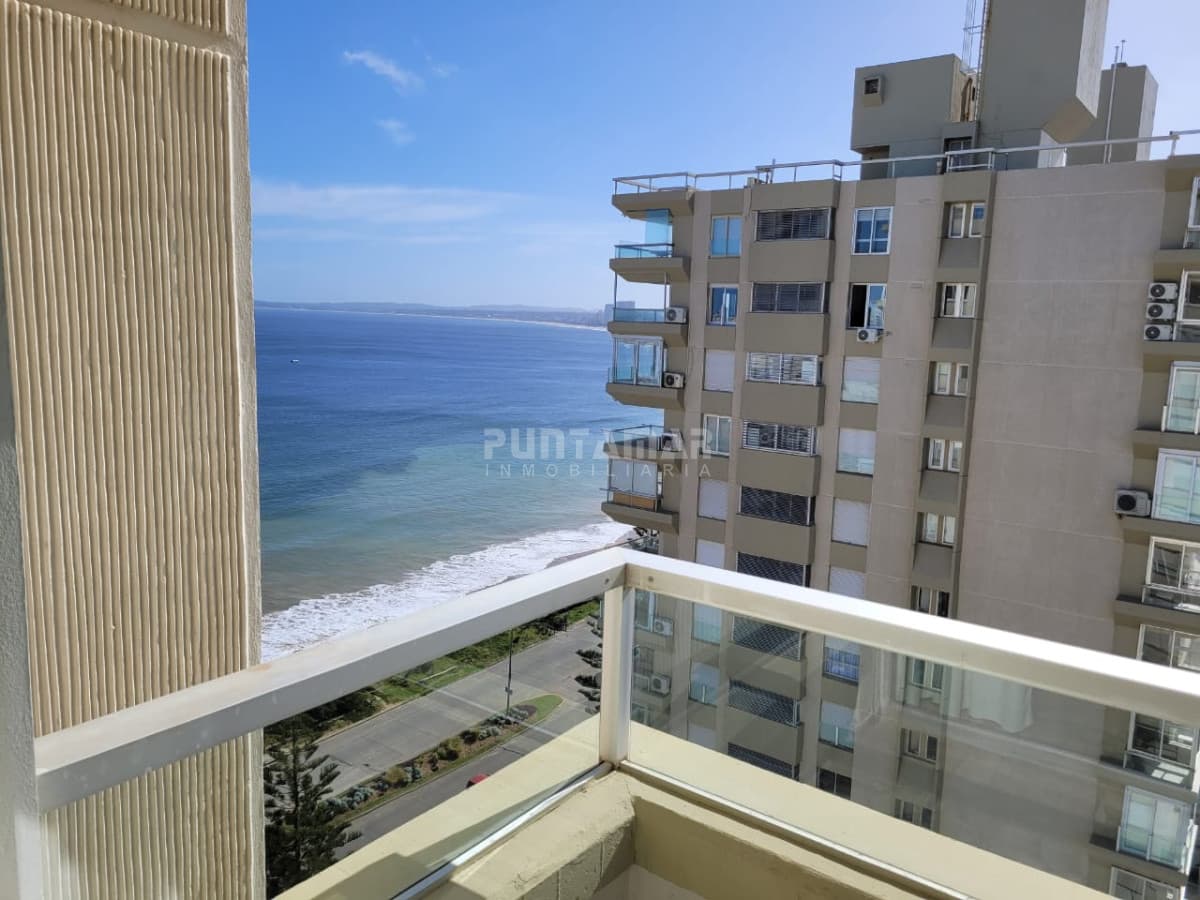 APARTAMENTO FRENTE AL MAR EN PLAYA MANSA, PISO ALTO CON TERRAZA AL FRENTE Y UNA VISTA INCREIBLE.  -