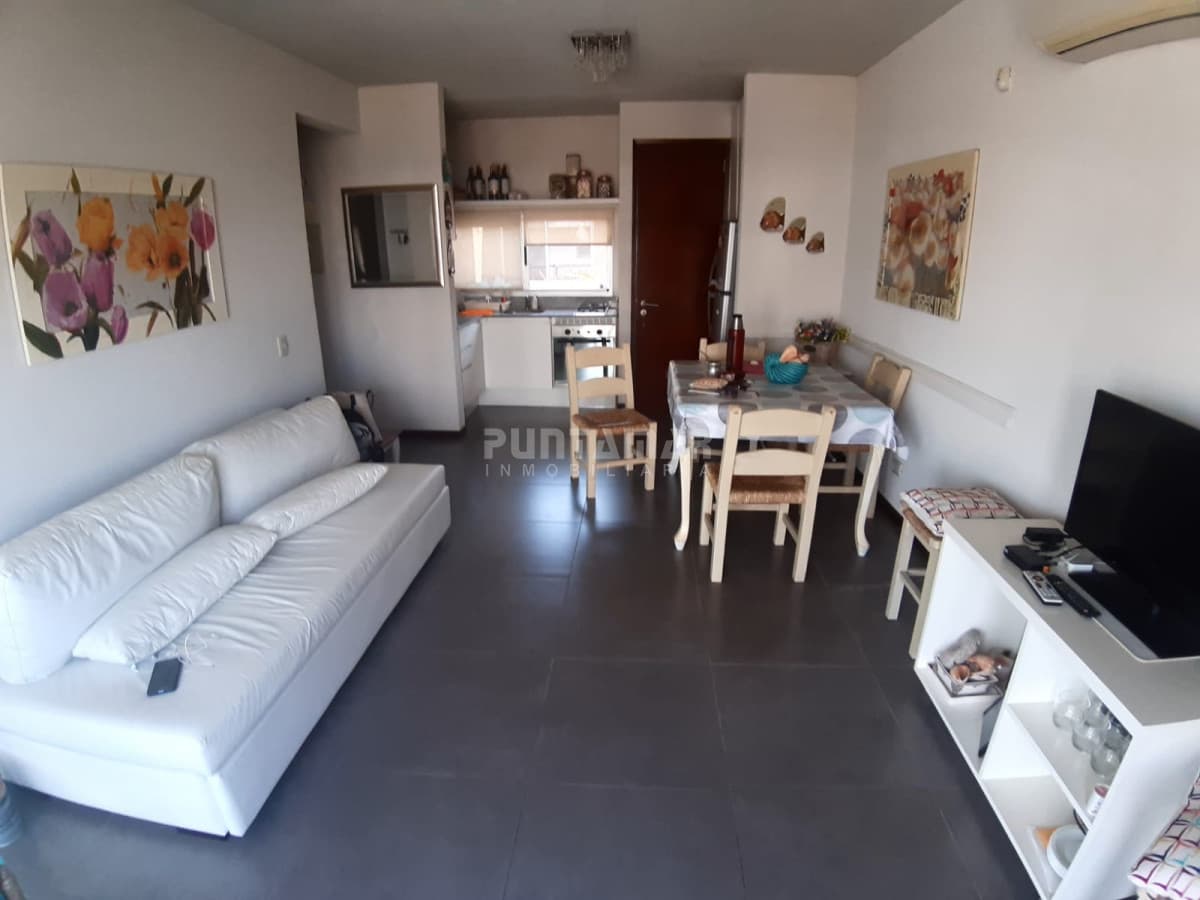 ALQUILER HERMOSO APARTAMENTO CON TERRAZA A METROS DE PLAYA BIKINI   -
