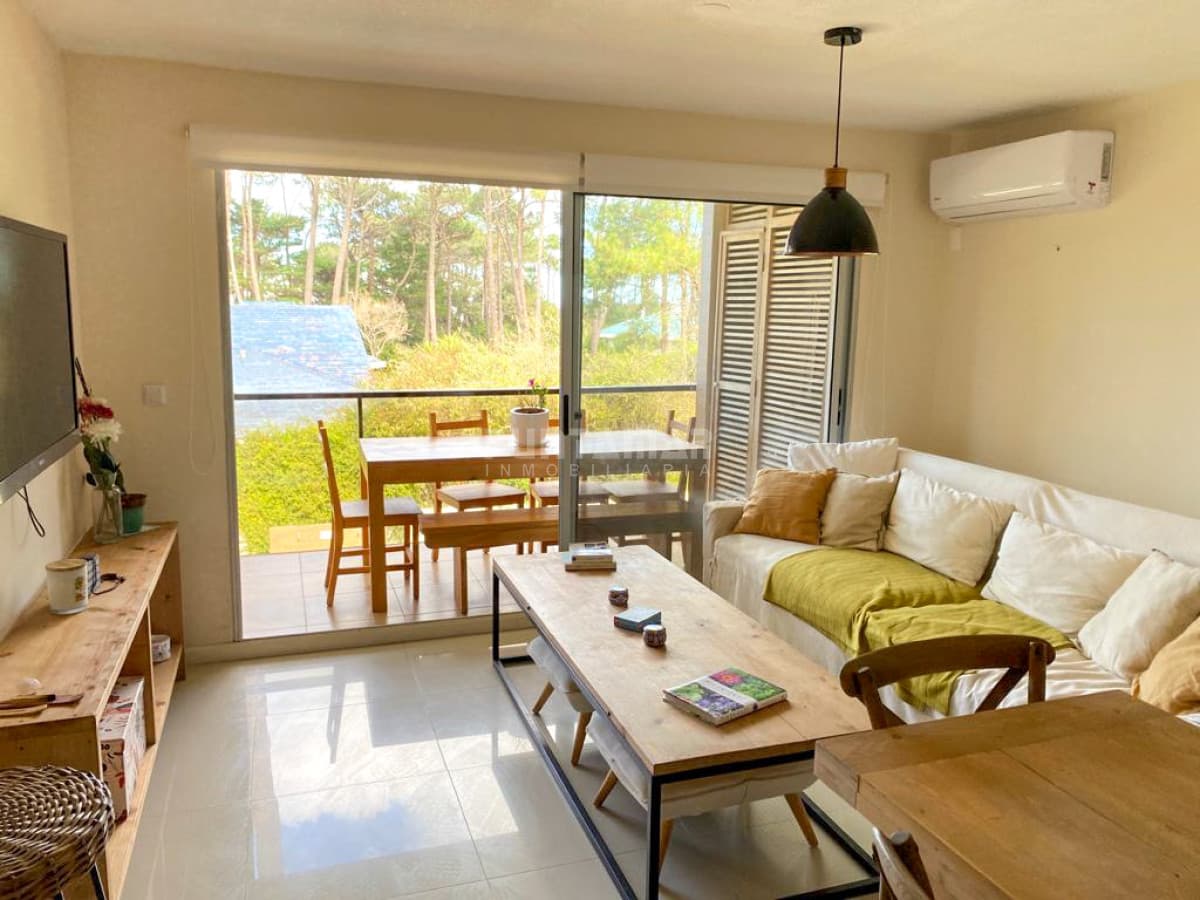Apartamento ID.213073 - OPORTUNIDAD APARTAMENTO 2 DORM CON TERRAZA A 1 CUADRA DEL MAR