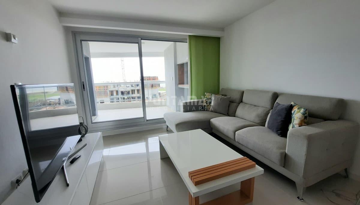 DEPARTAMENTO DE 3 DORMITORIOS EN EDIFICIO DE CATEGORIA   -