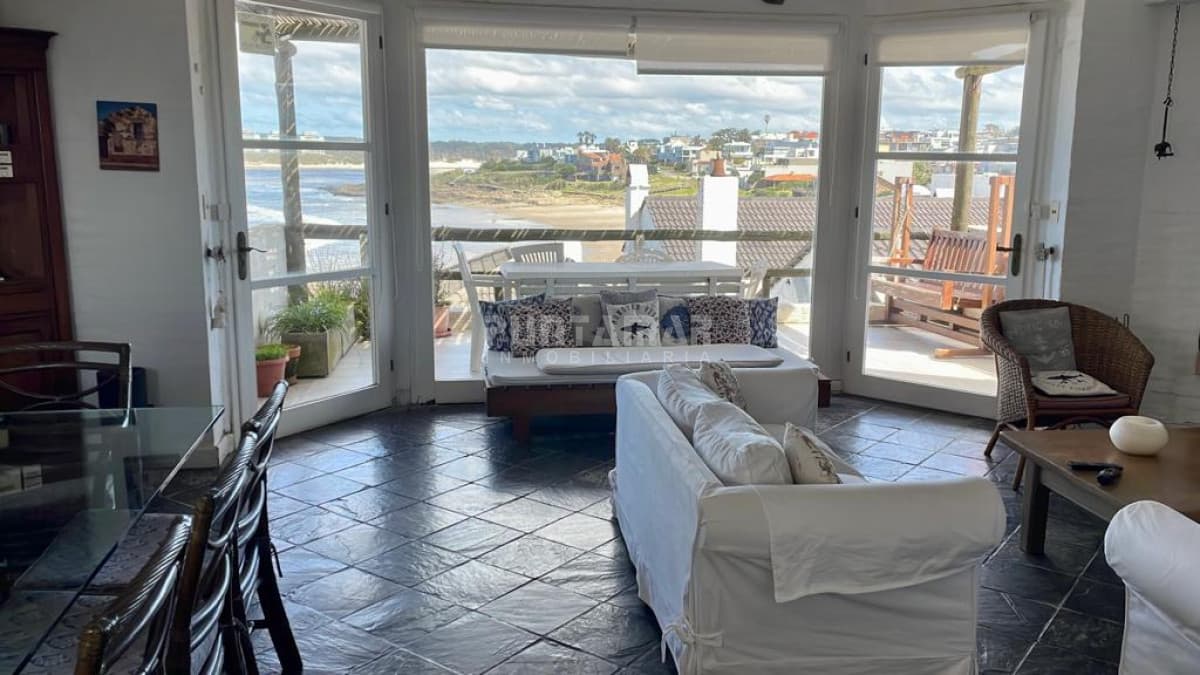ALQUILER ESPECTACULAR TRIPLEX SOBRE LA PLAYA POSTA DEL CANGREJO   -