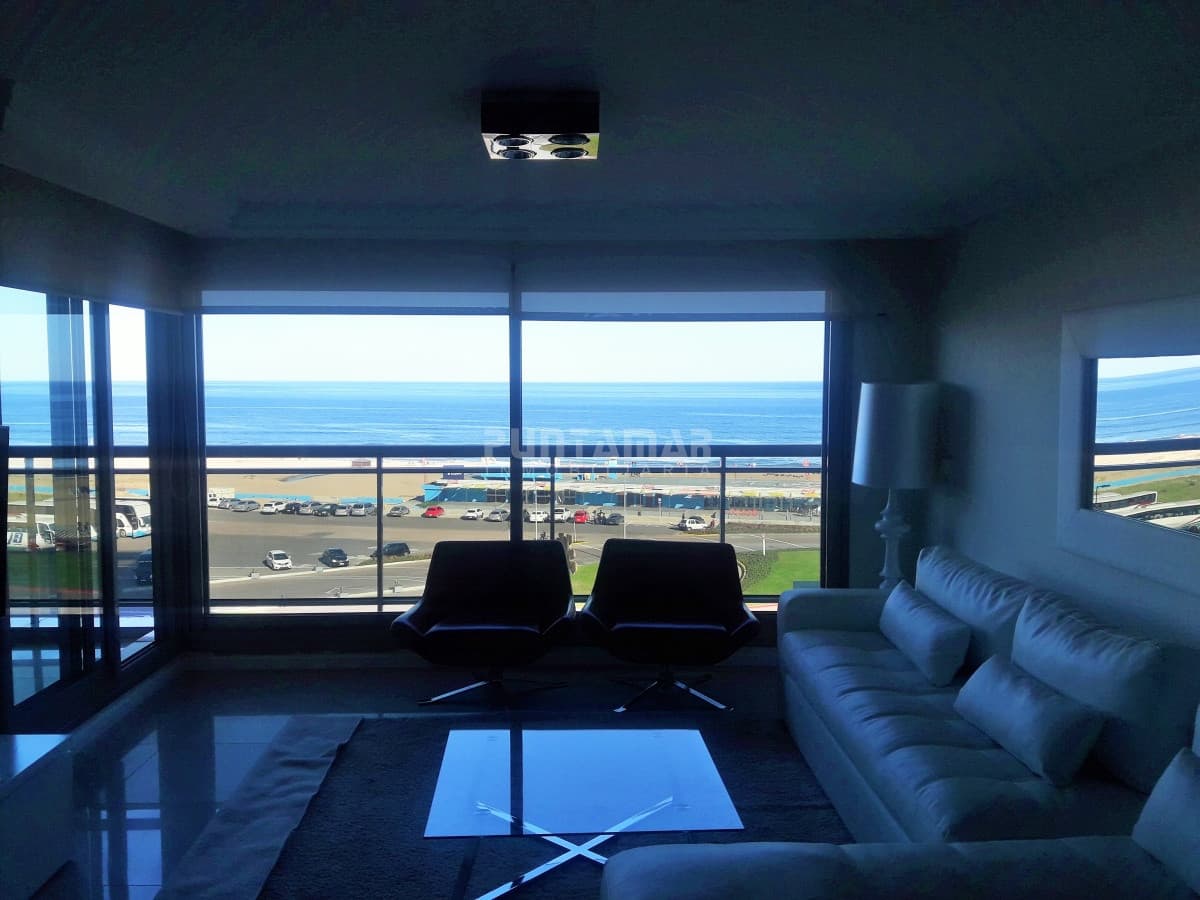 Apartamento ID.210213 - IMPORTANTE DEPARTAMENTO DE 3 DORMITORIOS EN SUITE CON VISTA AL MAR EN EDIFICIO DE GRAN CATEGORIA