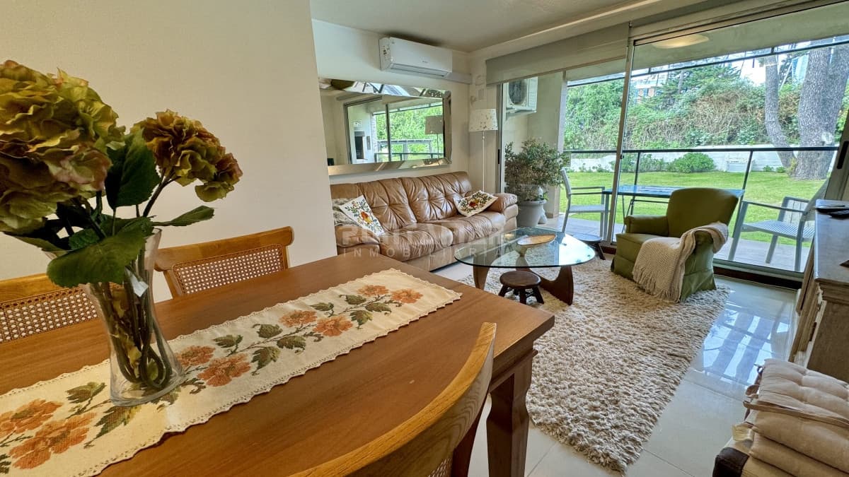 HERMOSO APARTAMENTO DE 2 DORMITORIOS A UNA CUADRA DE LA PLAYA EN RINCON DEL INDIO  -