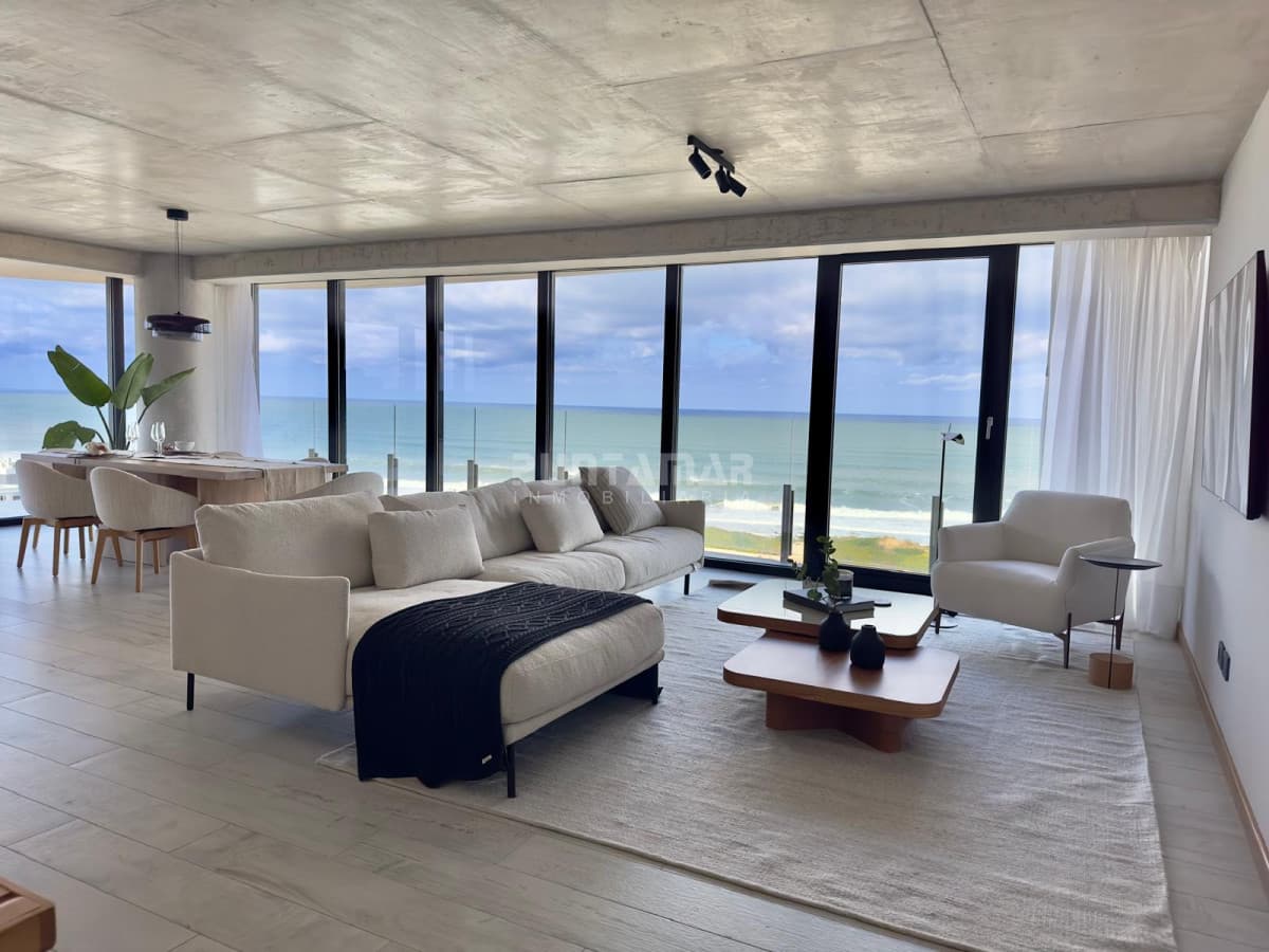 ESPECTACULAR APARTAMENTO EN SURFSIDE CON VISTAS PANORAMICAS A LA BARRA Y AL MAR  -