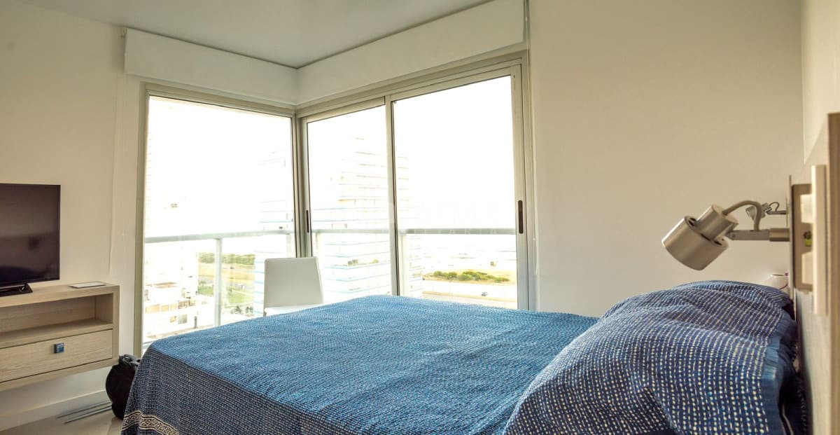 EXCLUSIVO APARTAMENTO DE 2 DORMITORIOS CON TERRAZA, PARRILLERO Y JACUZZI PROPIOS  -