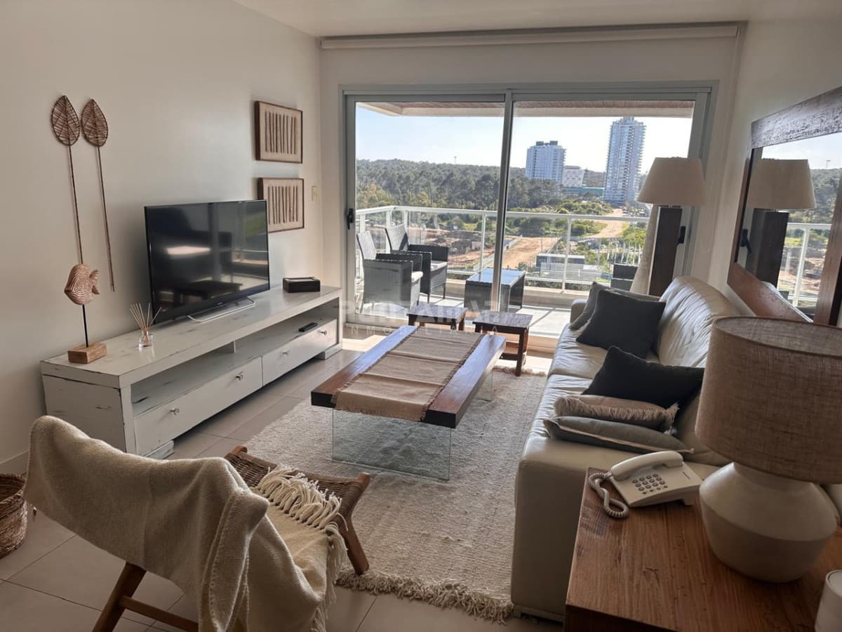 EXCLUSIVO APARTAMENTO DE 2 DORMITORIOS CON TERRAZA, PARRILLERO Y JACUZZI PROPIOS  -