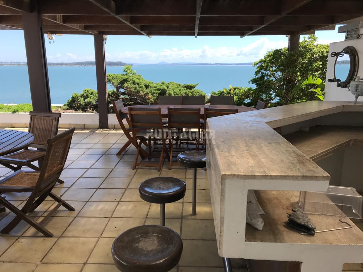 DIVINO PENTHOUSE EN PENINSULA FRENTE AL MAR , TERRAZA EXCLUSIVA CON PARRILLERO PROPIO, JACUZZI , PARA DISFRUTAR DE UNAS BUENAS VACACIONES.   -