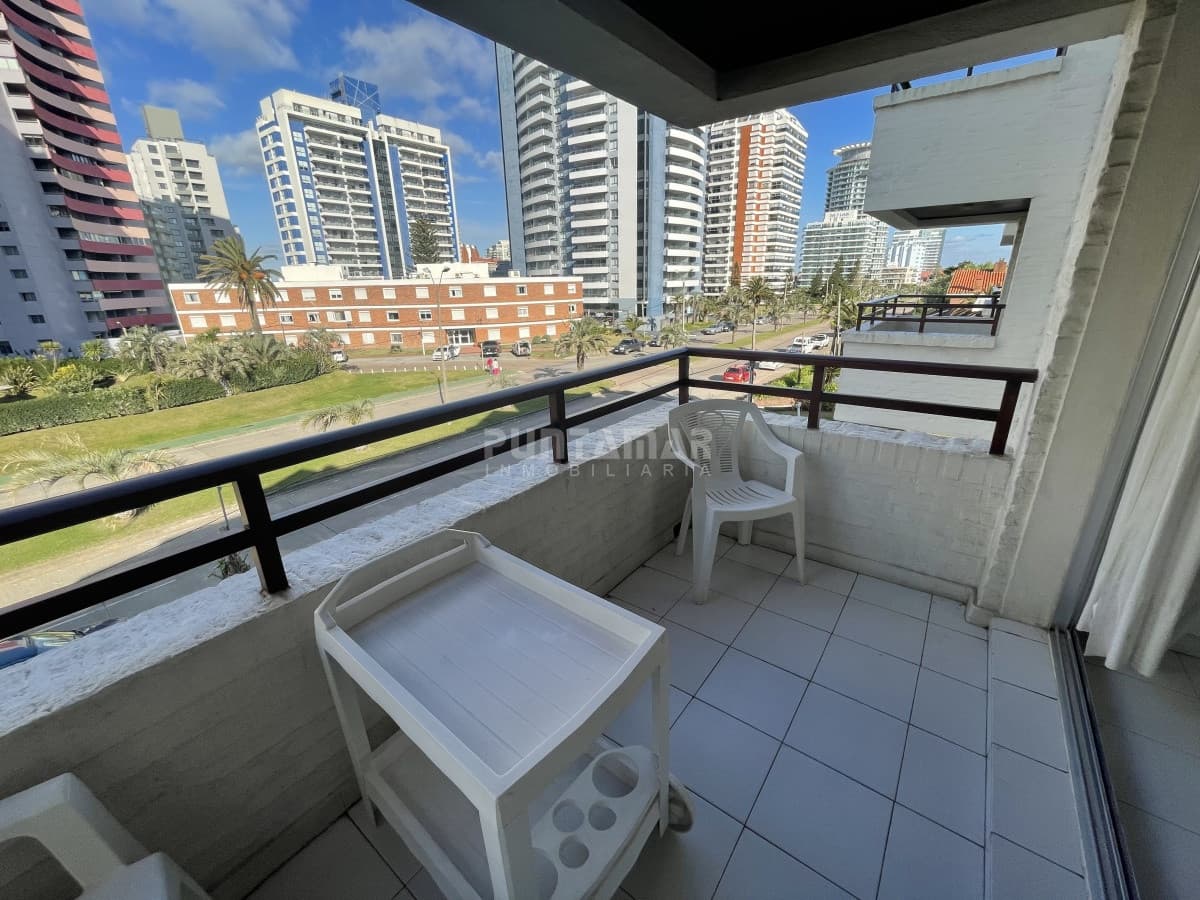 VENTA Y ALQUILER DEPARTAMENTO EN PUNTA DEL ESTE 1 DORMITORIO CON PISCINA  -