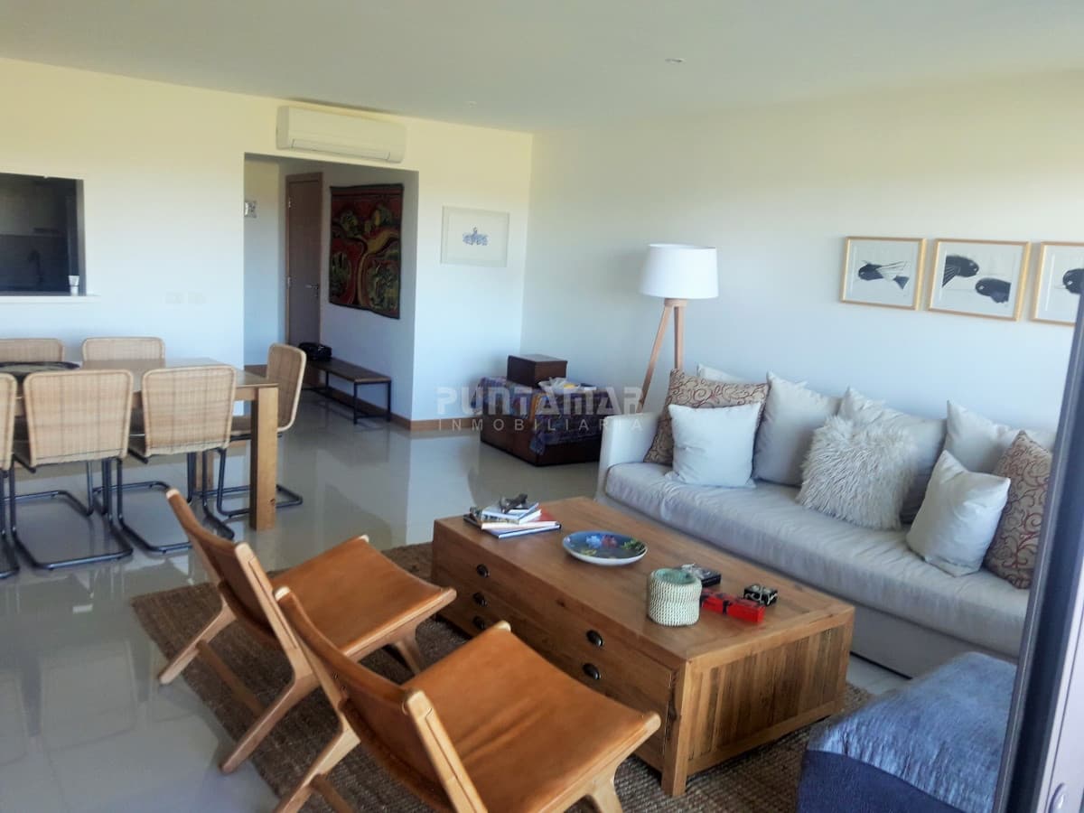 DIVINO APARTAMENTO FRENTE AL MAR , TRES SUITE CON SALIDA A TERRAZA PROPIA , AMPLIO LIVING COMEDOR, AMENITIS MUY COMPLETOS OFRECE EL EDIFICIO.  -