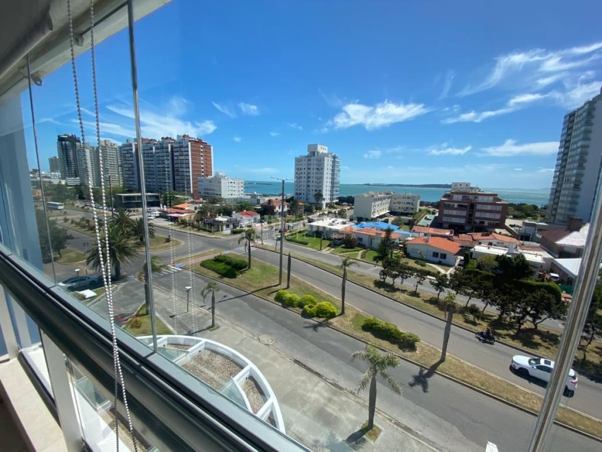 DEPARTAMENTO DE 2 DORMITORIOS EN EDIFICIO DE CATEGORIA  -