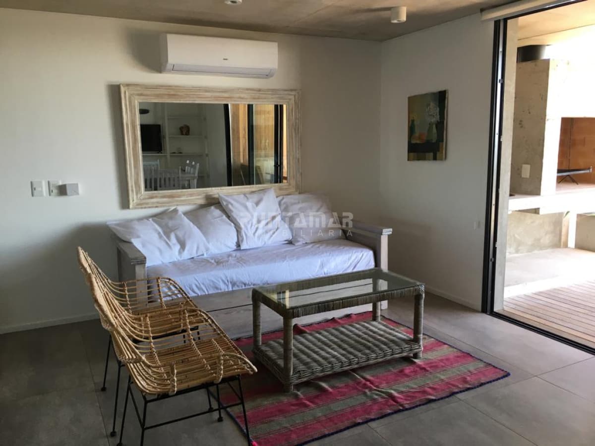 APARTAMENTO EN ALQUILER FRENTE A LA PLAYA  DE MANANTIALES   -