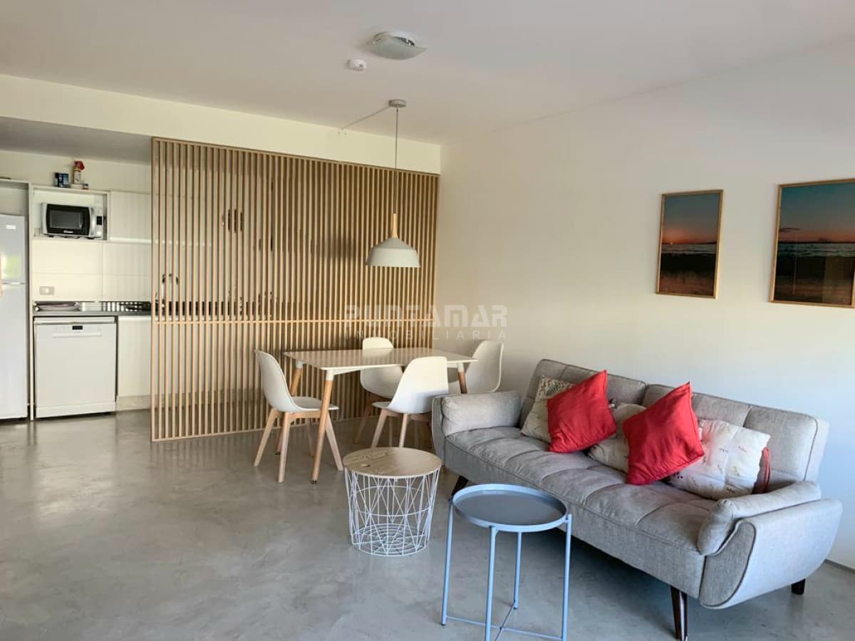 DEPARTAMENTO EN PUNTA BALLENA CON EXCELENTES VISTAS  -